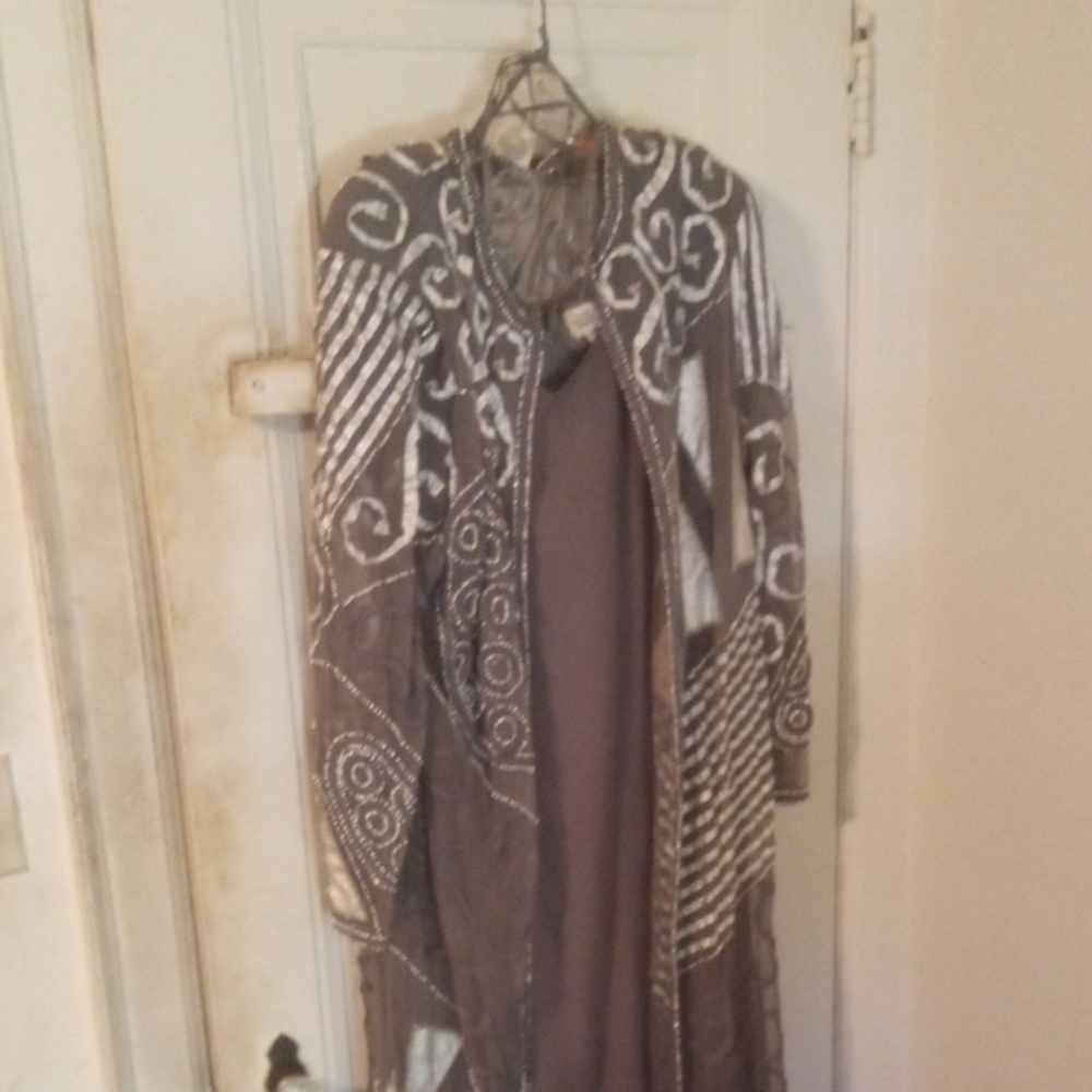 Elegant Gray and White Women's Sweater